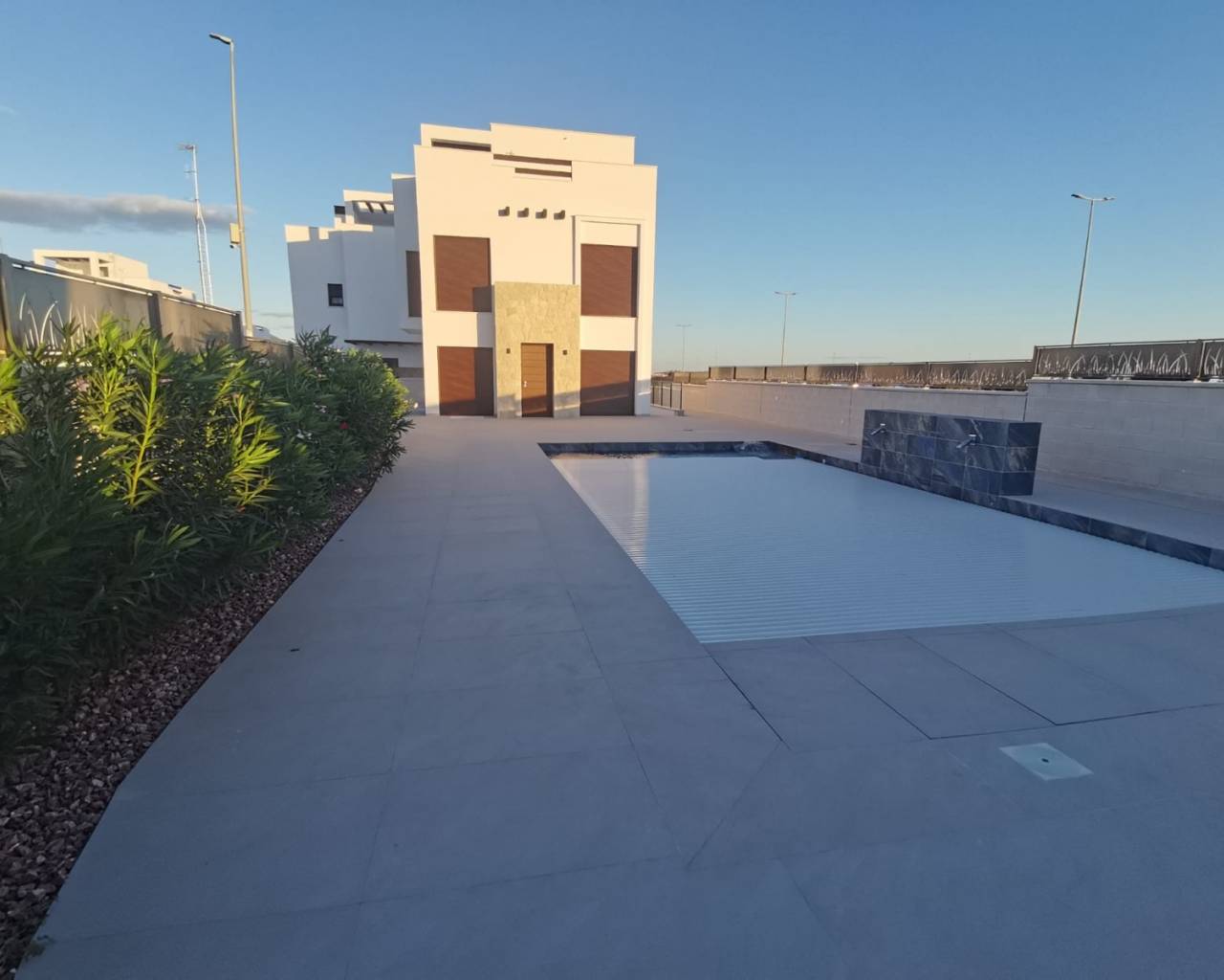 Villa Laguna Azul - Nueva construcción  - Los Montesinos - RLGAZUL-1